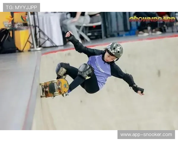 滑板女子碗池赛曹诗祺第7，失误后坚持完成动作